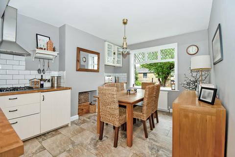 16 Moorland Crescent, Guiseley, Leeds, LS20 9EF