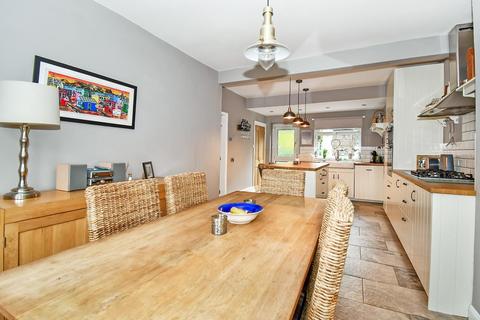16 Moorland Crescent, Guiseley, Leeds, LS20 9EF