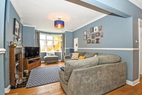 16 Moorland Crescent, Guiseley, Leeds, LS20 9EF