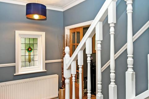 16 Moorland Crescent, Guiseley, Leeds, LS20 9EF