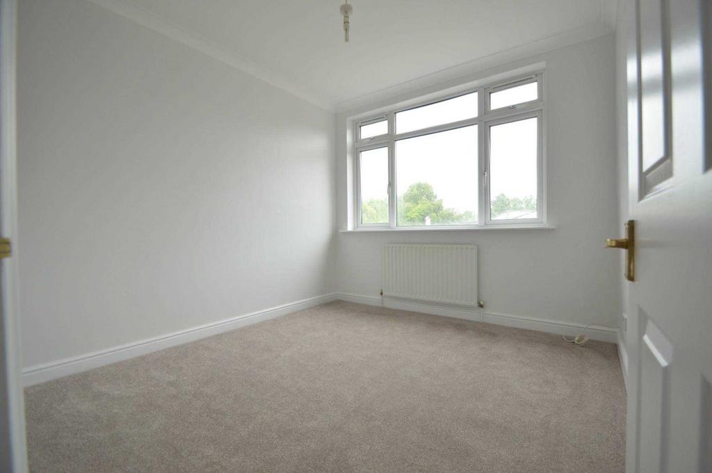 ADDLESTONE 1 bed apartment to rent £1,195 pcm (£276 pw)