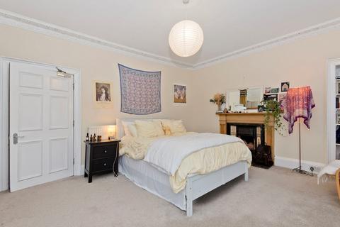3 bedroom flat for sale, North Street, St Andrews, KY16