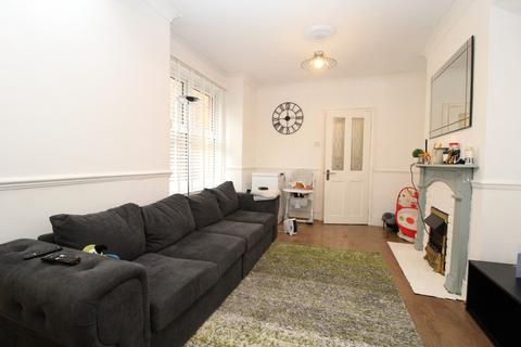 2 bedroom apartment to rent, Robin Hood Road, CM15