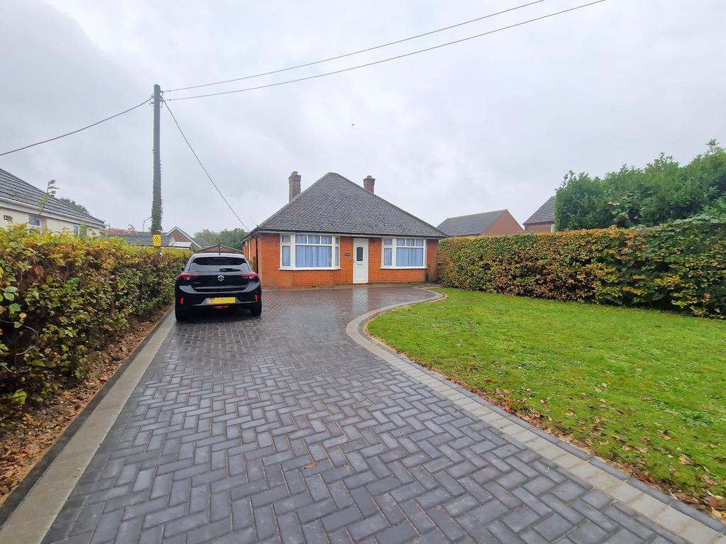 Hamble Lane, Bursledon, Southampton, Hampshire. SO31 8EL 2 bed detached