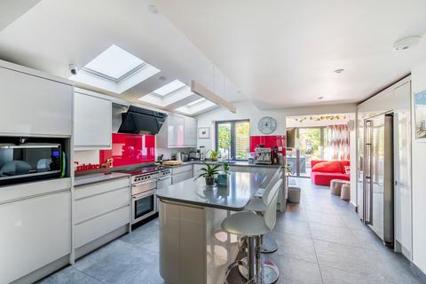 36 Queens Road, Teddington, TW11 0LR