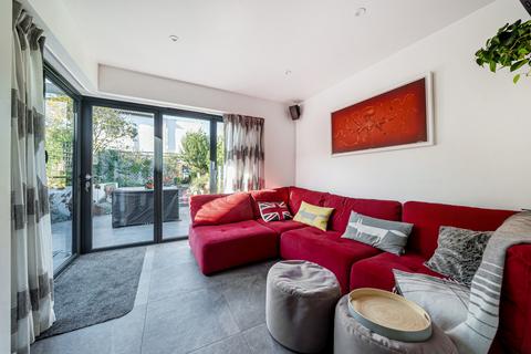 36 Queens Road, Teddington, TW11 0LR