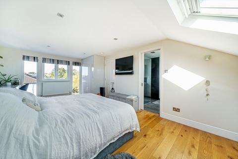36 Queens Road, Teddington, TW11 0LR