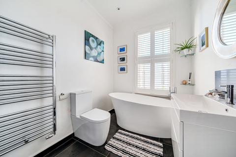36 Queens Road, Teddington, TW11 0LR