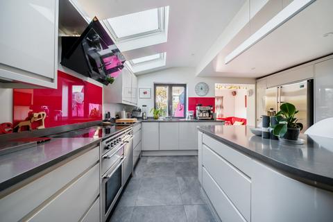 36 Queens Road, Teddington, TW11 0LR