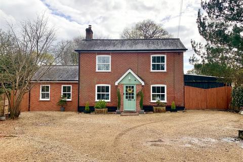 3 bedroom detached house for sale, Salisbury Road, West Wellow, Romsey, Hampshire, SO51