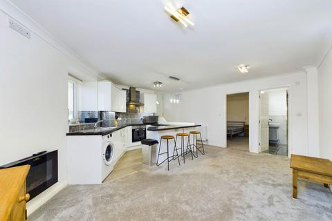 1 bedroom apartment to rent, Hawkins Avenue, Torquay