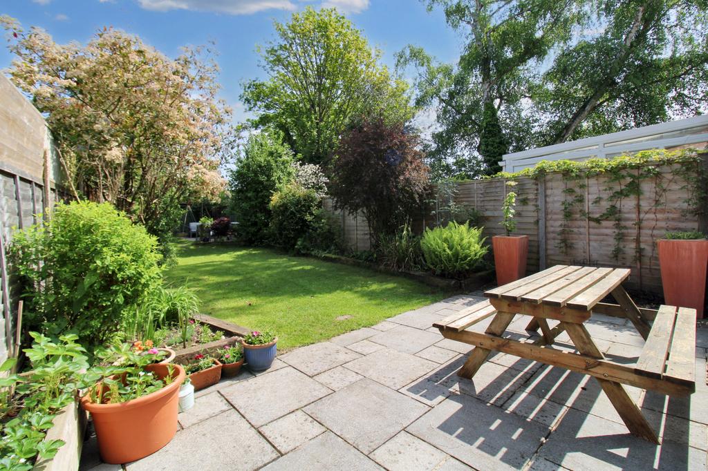 Ship Lane, Farnborough, GU14 3 bed semidetached house for sale £475,000
