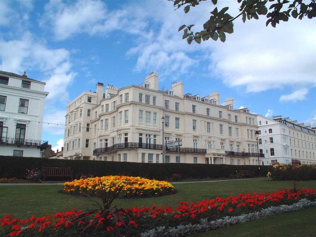 Royal Crescent Court, Filey 3 bed apartment for sale £399,950