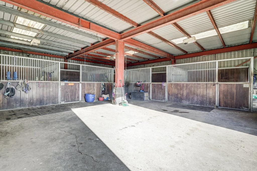 Outbuilding/Stables