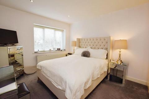2 bedroom flat for sale, Ashley Road, Altrincham, Greater Manchester, WA14