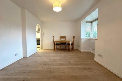 1 bedroom flat for sale, Britton Close, London, SE6