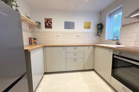 1 bedroom flat for sale, Britton Close, London, SE6