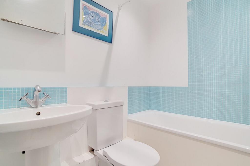 9 Bathroom 1