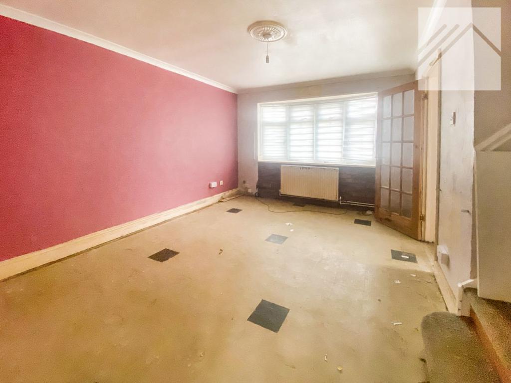 Lincoln Way, Canvey Island 3 bed terraced house for sale £270,000