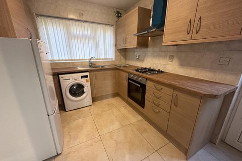 3 bedroom semi-detached house to rent, Hawfield Road,  Oldbury, B69