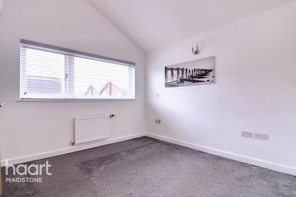 Clock House Rise, Maidstone 3 bed end of terrace house for sale £325,000