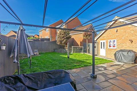 4 bedroom detached house for sale, Amber Rise, Sittingbourne, ME10