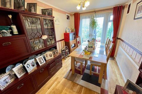 56 Buchanan Drive, Luton, LU2 0RT