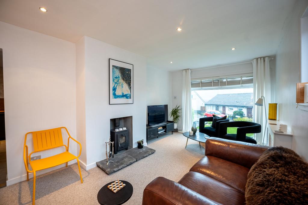 15 Woodhall Road, Pencaitland, EH34 5AR 3 bed semidetached house for