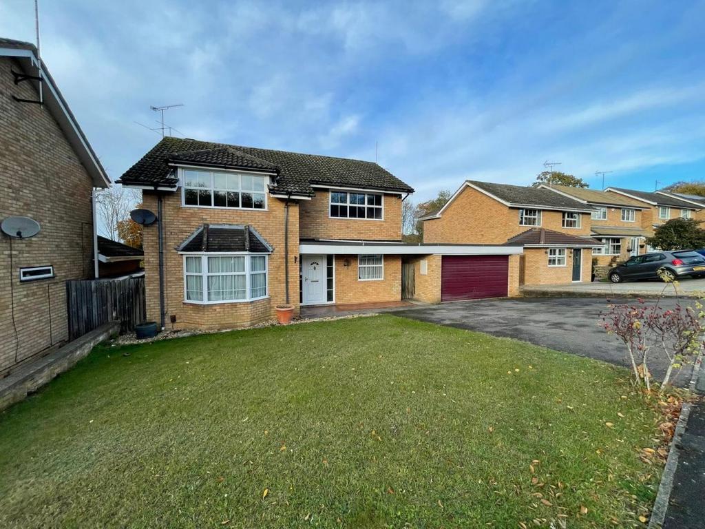 Sunnycroft, High 4 bed detached house £2,300 pcm (£531 pw)