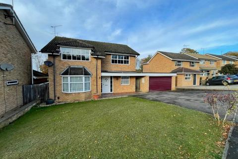 4 bedroom detached house to rent, Sunnycroft, High Wycombe