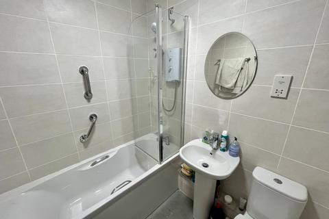 2 bedroom flat for sale, Station Road, Marple, Stockport, SK6