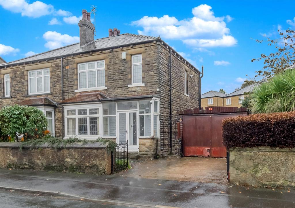 Pyenot Hall Lane, Cleckheaton, West Yorkshire, BD19 3 bed semidetached