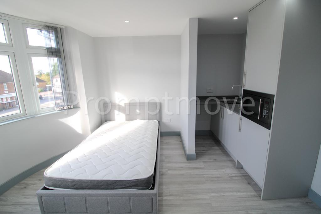 Ashcroft Road Luton LU2 9AA Studio £700 pcm (£162 pw)