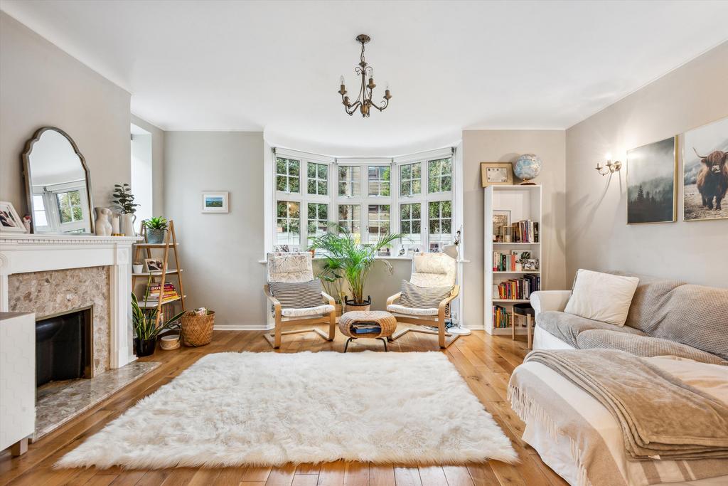 Wimbledon Close, The Downs, London, SW20 2 bed flat £625,000