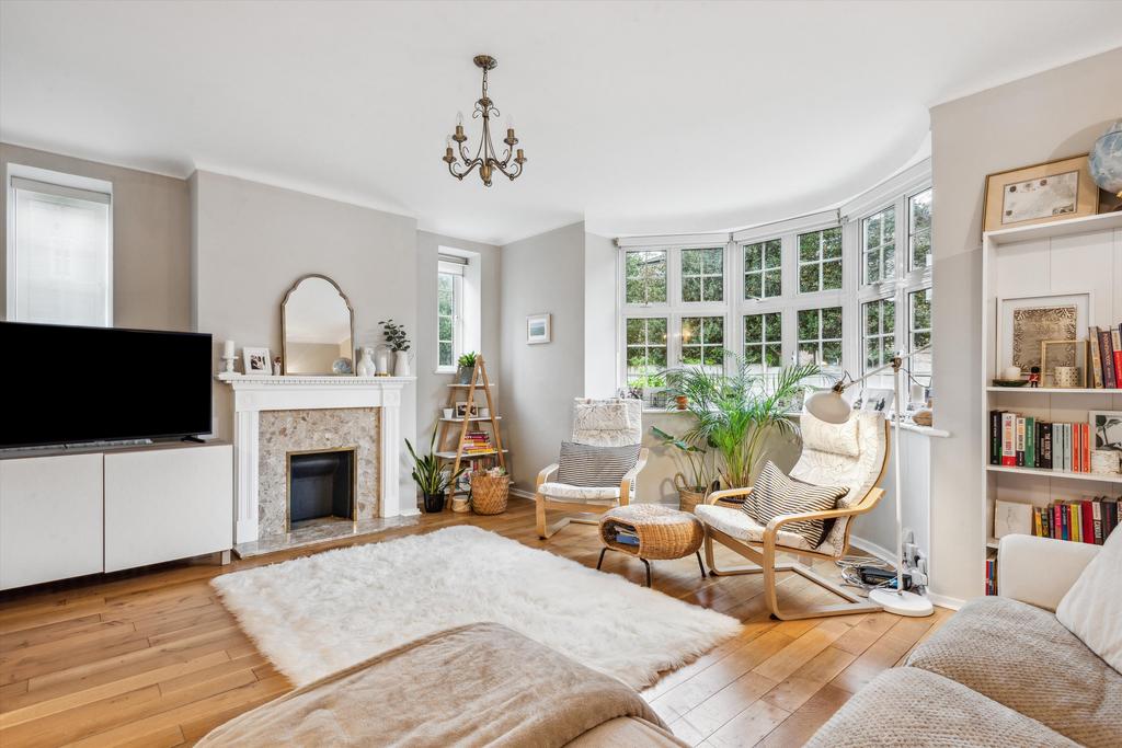 Wimbledon Close, The Downs, London, SW20 2 bed flat £625,000
