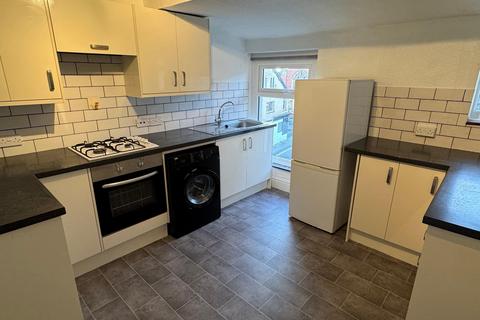 2 bedroom flat to rent, Marine Road East, Bare, Morecambe, LA4