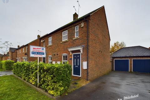 2 bedroom house for sale, Trebah Square, Aylesbury, Buckinghamshire