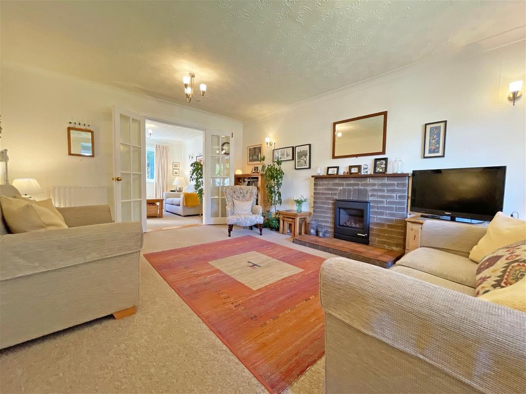 Derby Drive, Peterborough, Cambridgeshire, PE1 4NQ 4 bed detached house for sale £375,000