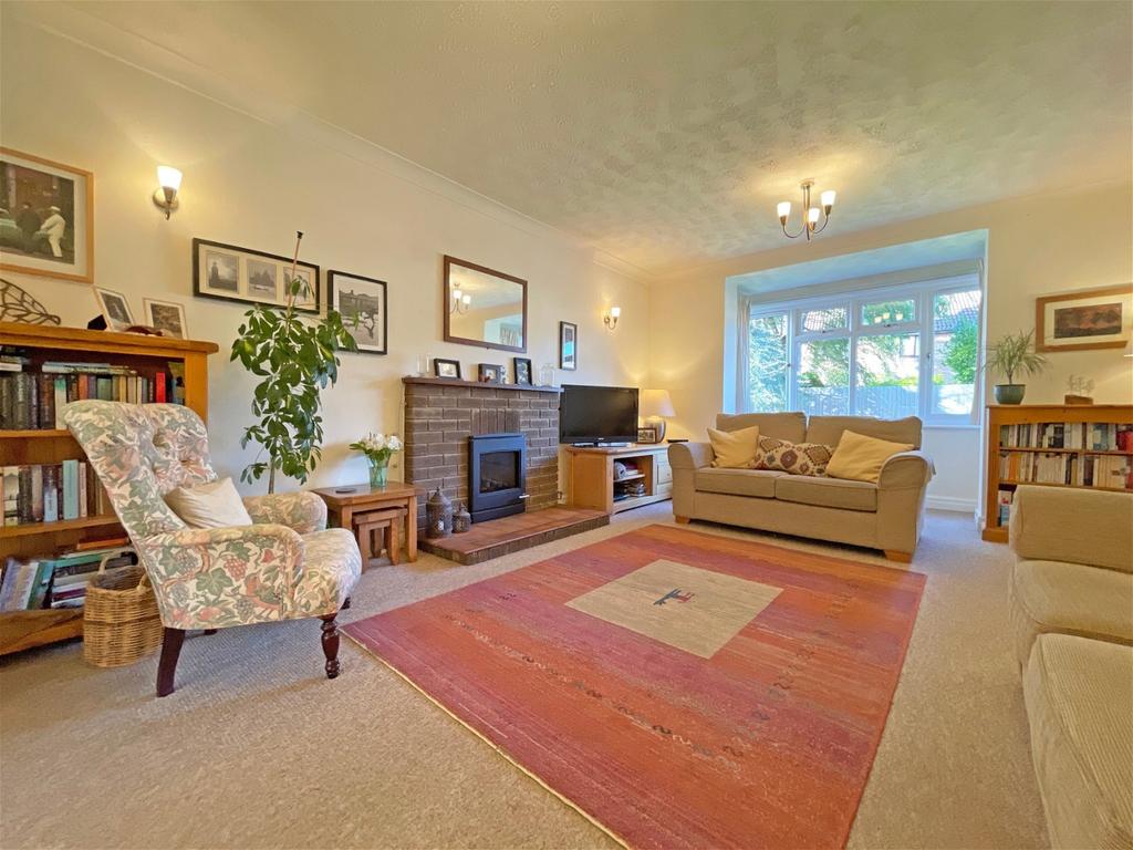 Derby Drive, Peterborough, Cambridgeshire, PE1 4NQ 4 bed detached house