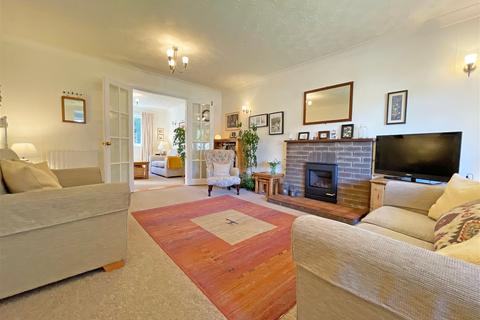 4 bedroom detached house for sale, Derby Drive, Peterborough, Cambridgeshire, PE1 4NQ