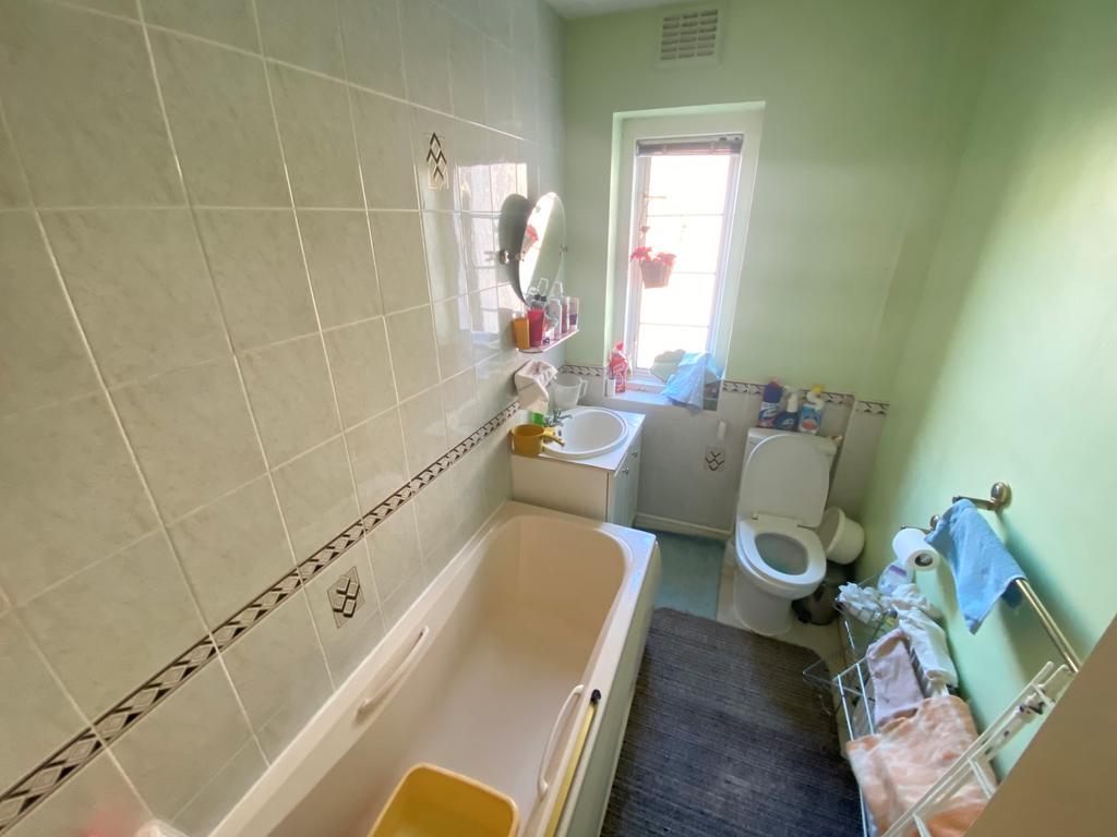 Bathroom T202311071722.jpg