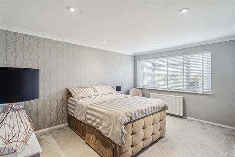 2 Savay Close, Denham, Uxbridge, UB9 5NQ