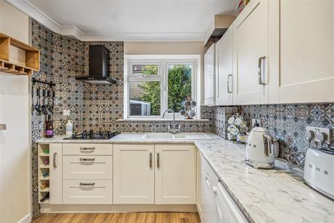 2 Savay Close, Denham, Uxbridge, UB9 5NQ