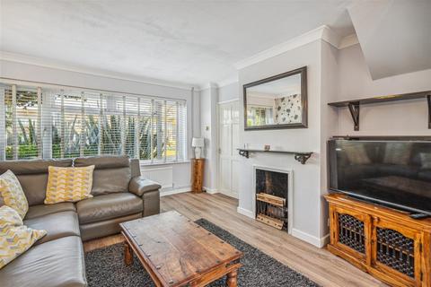2 Savay Close, Denham, Uxbridge, UB9 5NQ