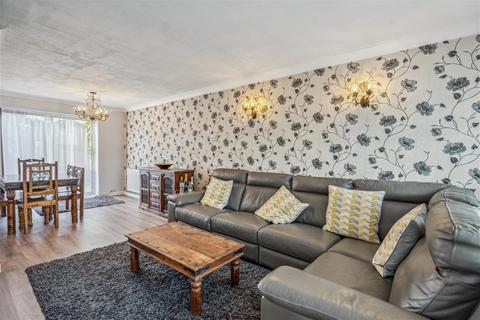 2 Savay Close, Denham, Uxbridge, UB9 5NQ