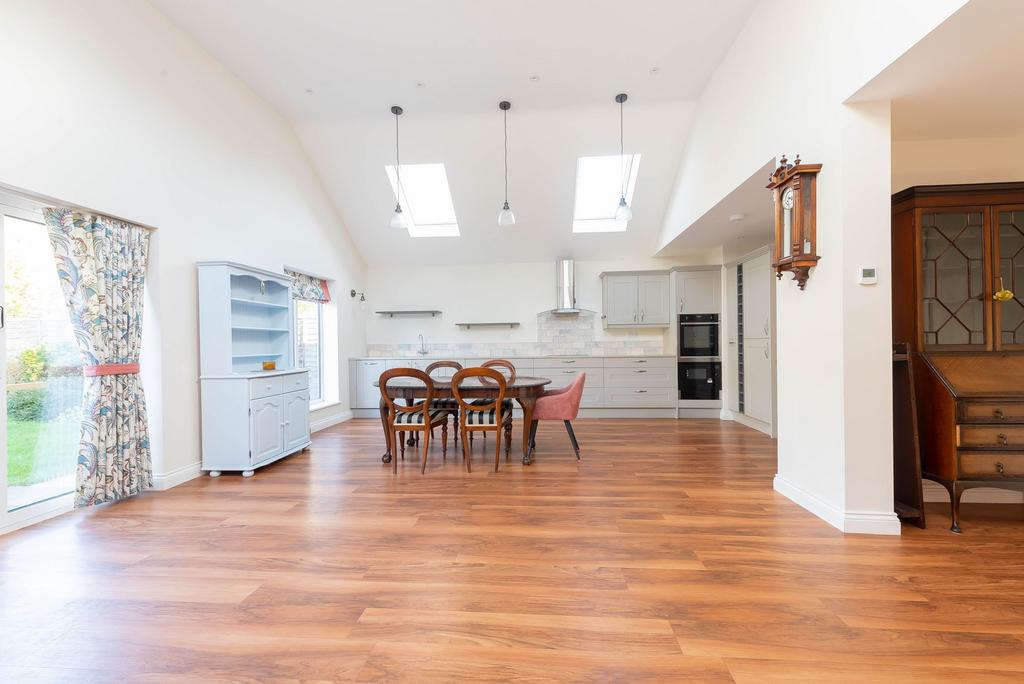 Busby Close, Stonesfield, OX29 3 bed detached bungalow for sale £525,000
