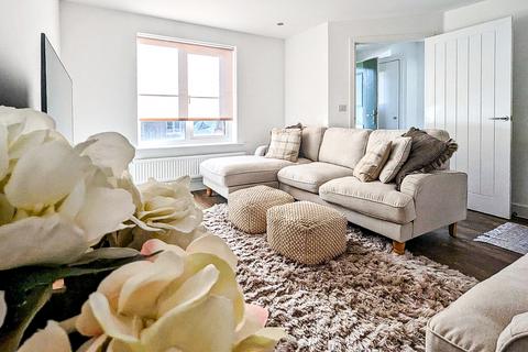 3 bedroom semi-detached house to rent, Worcester Road, Rumwell, Taunton
