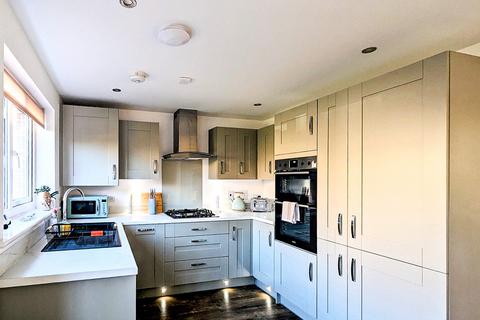 3 bedroom semi-detached house to rent, Worcester Road, Rumwell, Taunton