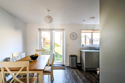 3 bedroom semi-detached house to rent, Worcester Road, Rumwell, Taunton
