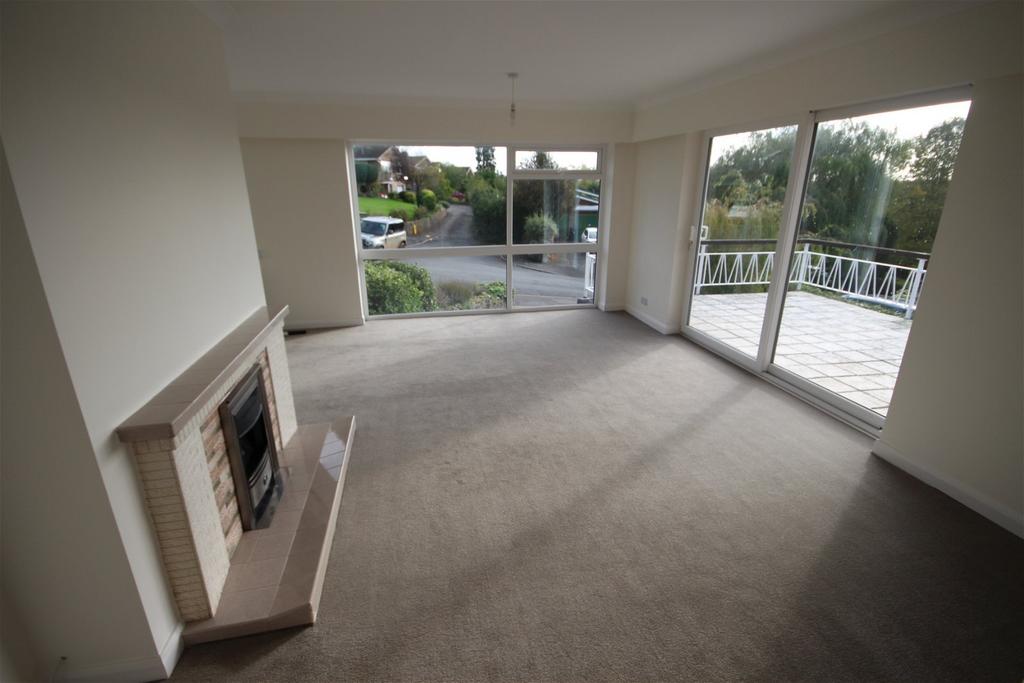 Blenheim Way, Grantham 3 bed detached house for sale £300,000